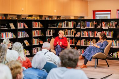 Odd Karsten Tveit på biblioteket