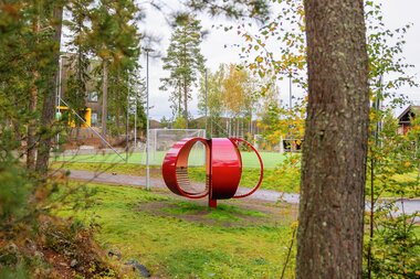 Utendørs kunst på Fjerdingby skole og ressursavdeling
