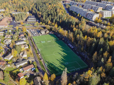 Sandbekken fotballbane  Sandbekkhallen og Sandbekken ungdomsskole
