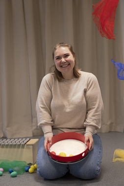 Musikkterapeut Ellen med babystund
