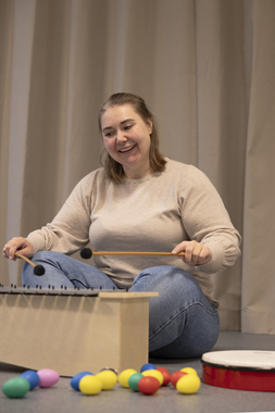 Musikkterapeut Ellen med babystund