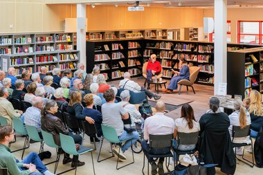 Odd Karsten Tveit på biblioteket