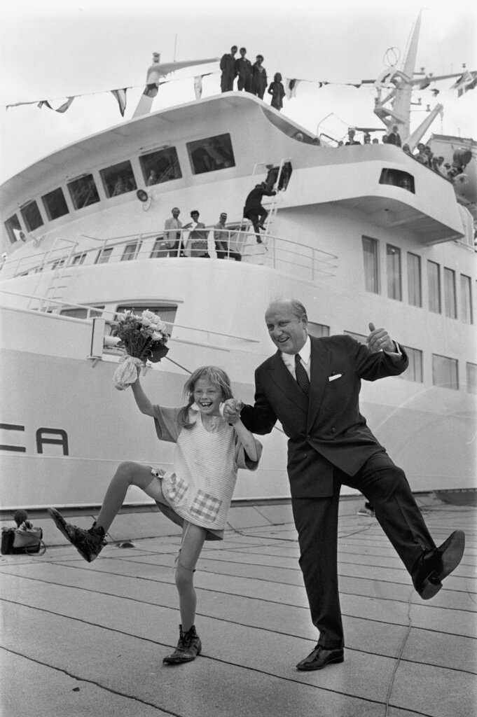 Pippi Longstocking dancing with Sten A Olsson