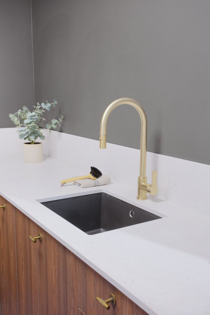 Nea Vaskerom valnøtt utstilling showroom 