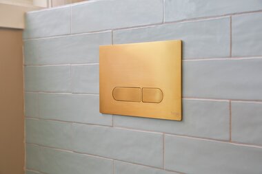 Toalettrom Fima børstet gull trykkplate