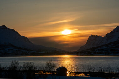 Vintersol i Kaldfjord på Kvaløya