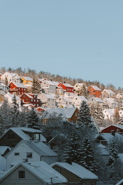 Snødekte hus i Tromsø