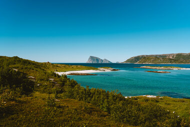 Sommarøy med utsikt mot Håja