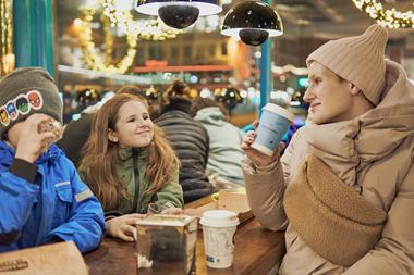 Familie ute i sentrum