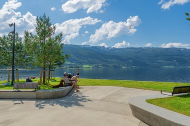 VROOM bench, wall top, custom