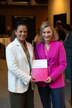 Liv Dingsør og Karianne Tung