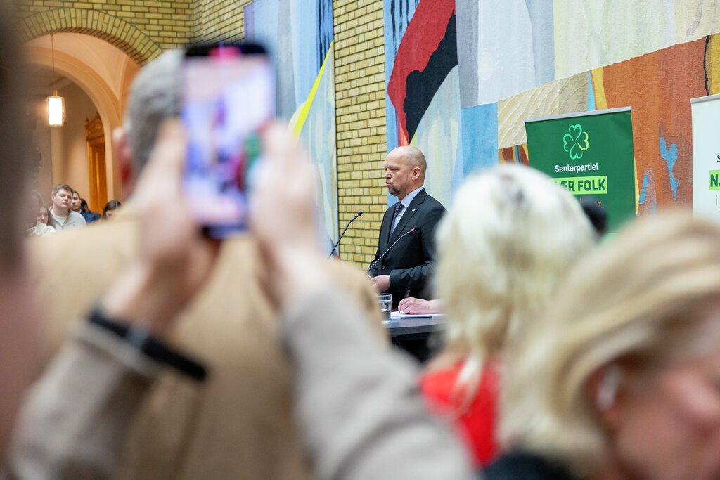 Senterpartiet ut av regjering