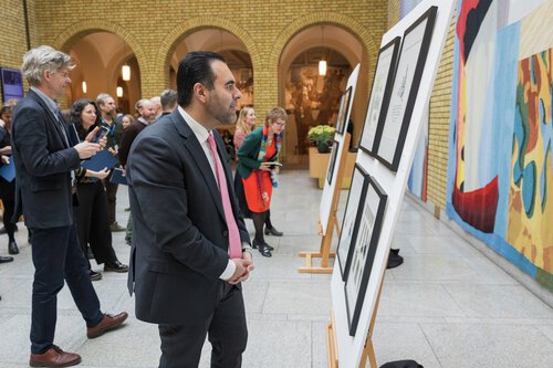 Åpning av karikaturutstilling 19. mars 2025