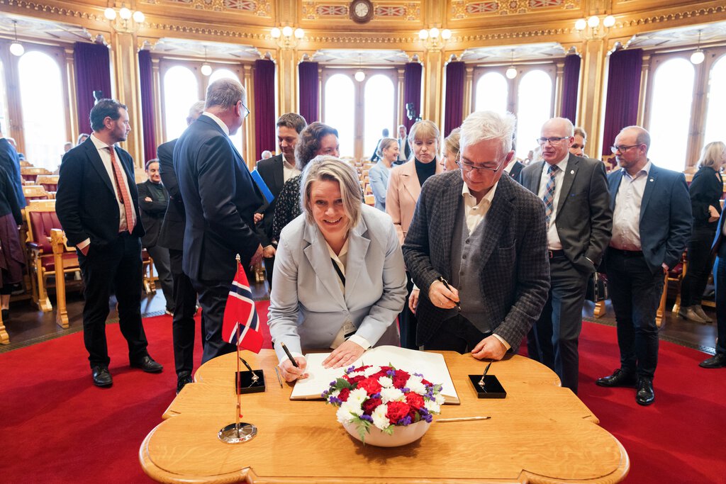 Signering av protokoll 30. sept 2024