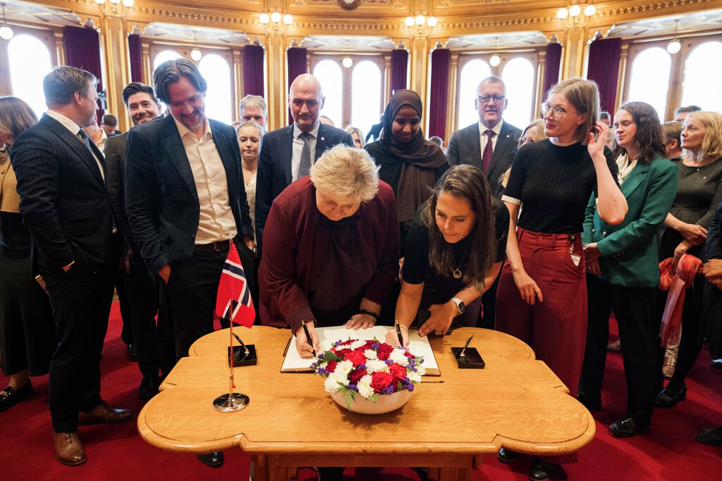 Signering av protokoll 30. sept 2024