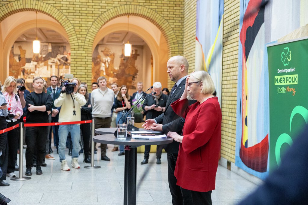 Senterpartiet ut av regjering