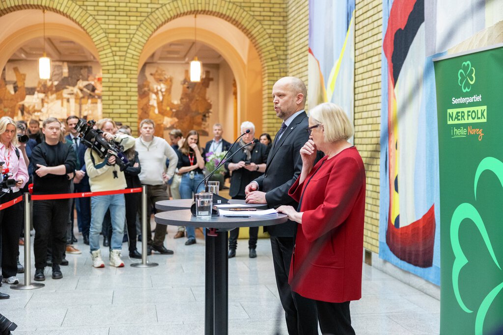 Senterpartiet ut av regjering