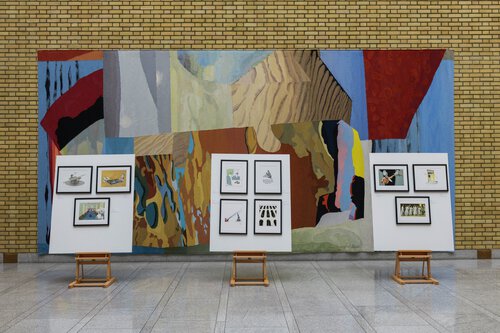 Åpning av karikaturutstilling i vandrehallen 19. mars 2025