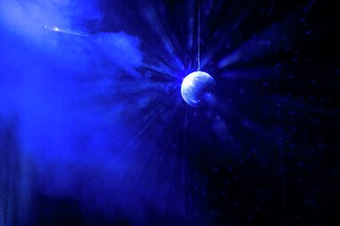 Belinda Braza Crew framfører  Hybrid Sample-mennesket 