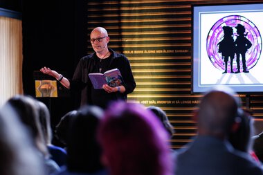 Spenning fra bok til formidling… (Semikolon 2)