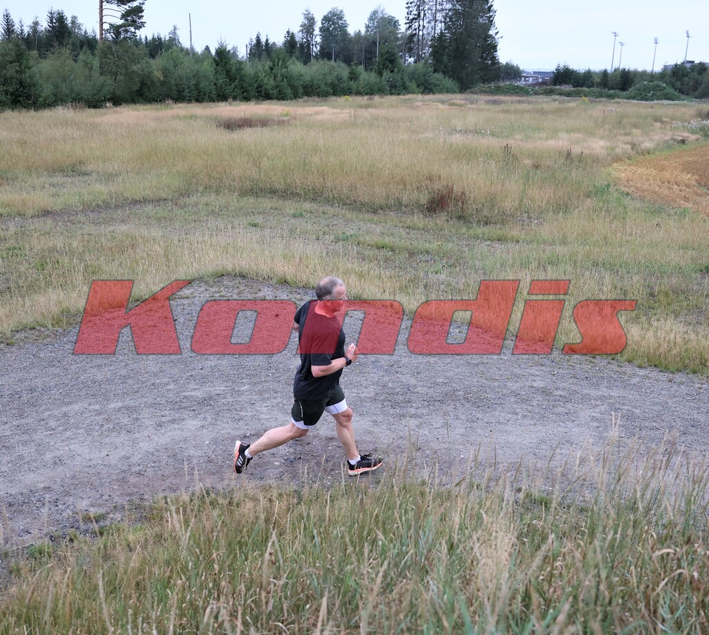 Sverre Waagø er trener på Kondistreninga Jessheim. Her er han på intervalltrening med  gruppa