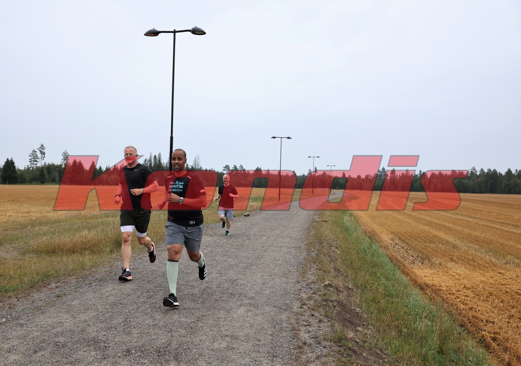 F.v.: Sverre Waagø, Mahad Awaleh og Luke Rowland på intervalltrening med Kondistreninga Jessheim