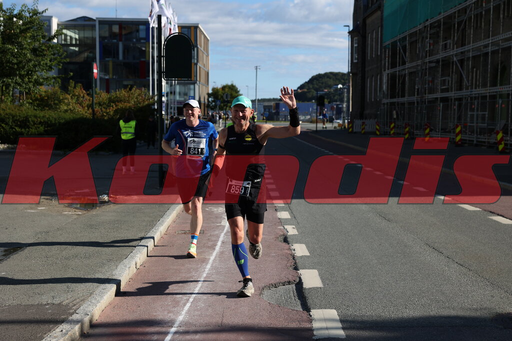 Andreas Eleland (t.v) og Geir Bjerkestrand løp maraton under Trondheim Maraton 2022