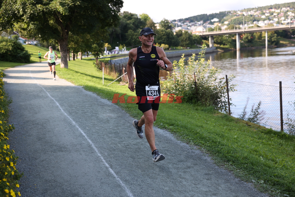 Geir Bjerkestrand i maratonløpet under Trondheim Maraton 2023
