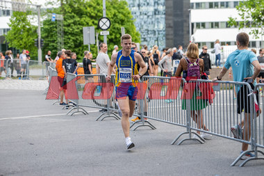 Haakon Engelsen Berg mot mål og 2. plass på 10 km - Fornebuløpet 