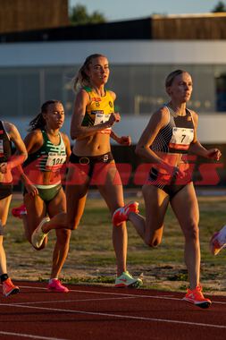 Sarah Billings fra Australia (7) foran Amalie Sæten (152) og Wilma Nielsen fra Sverige (101) - 1500 meter Elite på Jessheim