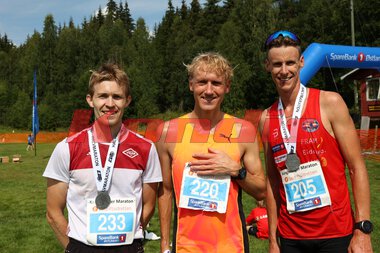 F.v. Sondre Taugbøl Lomeland kom på andreplass, David Nilsson vant, og Magnus Torp Antonsen kom på tredjeplass på halvmaraton under Kongsvinger Maraton 2024