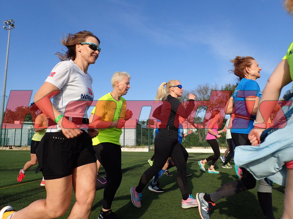 F.v.: Hilde Johansen, Helene Pramli Kvamme og Vigdis Gabrielsen Sandø (i sort) på Kondistur til Portugal med Springtime 2022