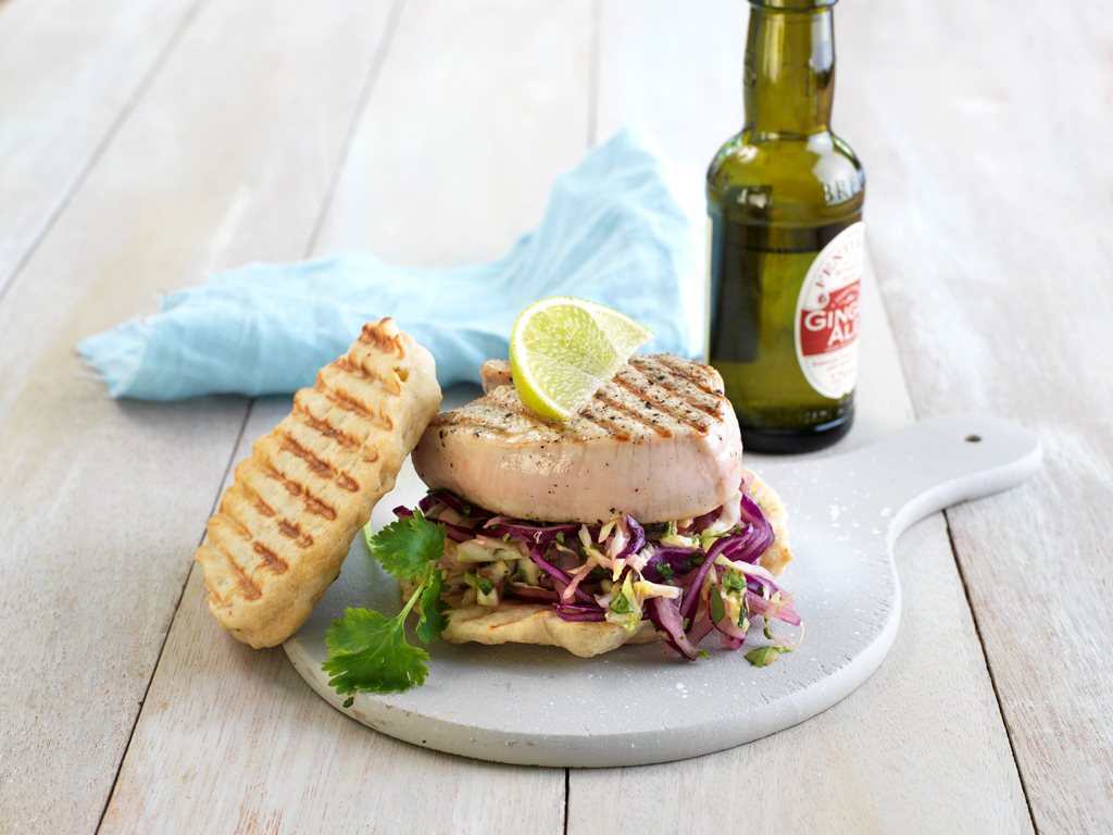 Grillet kalkunburger med asiatisk kålsalat