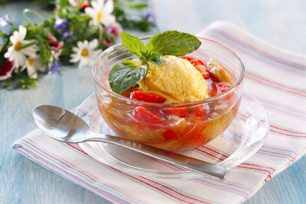 Rabarbra-og jordbærkompott