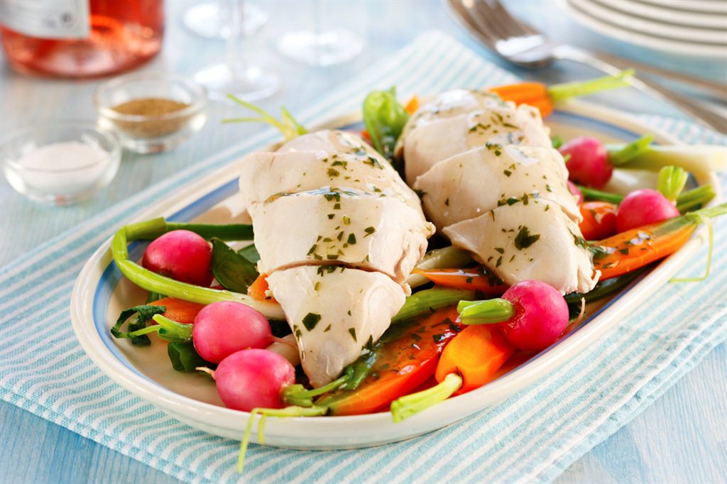 Posjert kyllingfilet med sprøgrønn