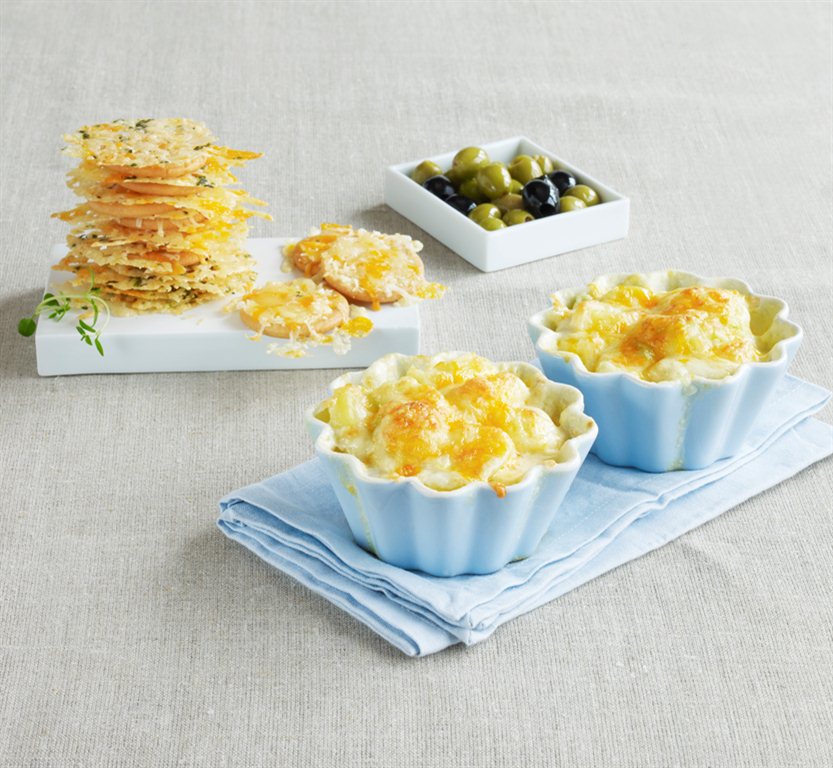 Ostesnacks og fløtegratinerte poteter