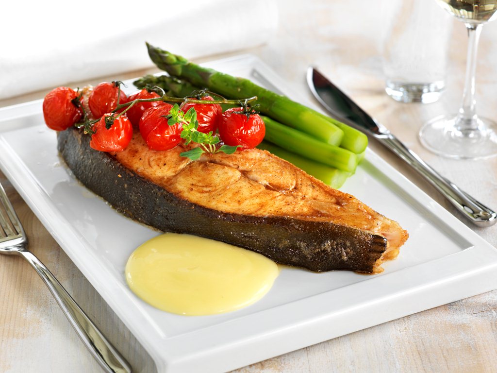 Kveite med asparges og hollandaisesaus