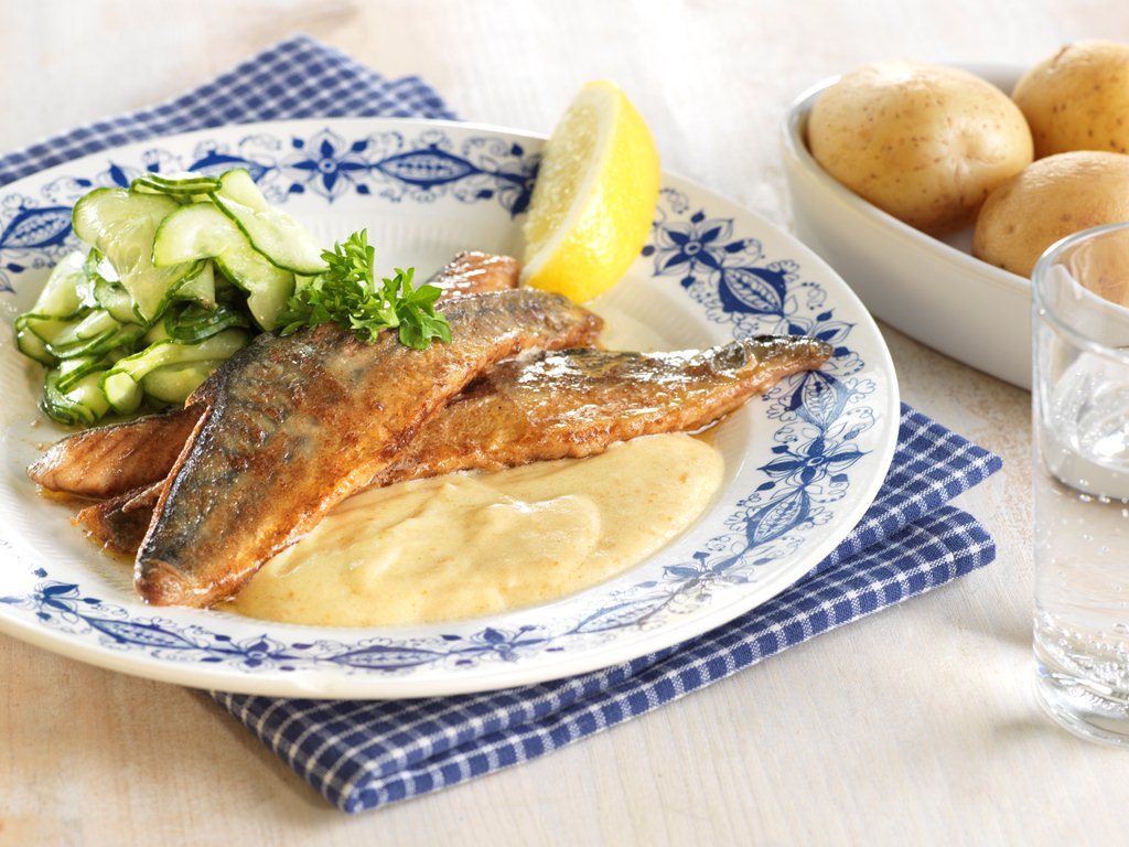 Stekt makrell med rømmesaus 