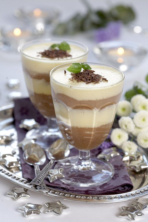 Lys og mørk sjokolademousse 