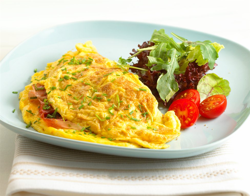 Omelett med spekeskinke og gressløk