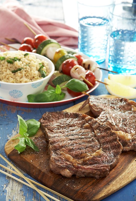 Entrecôte med grønnsakspyd og basilikumcouscous