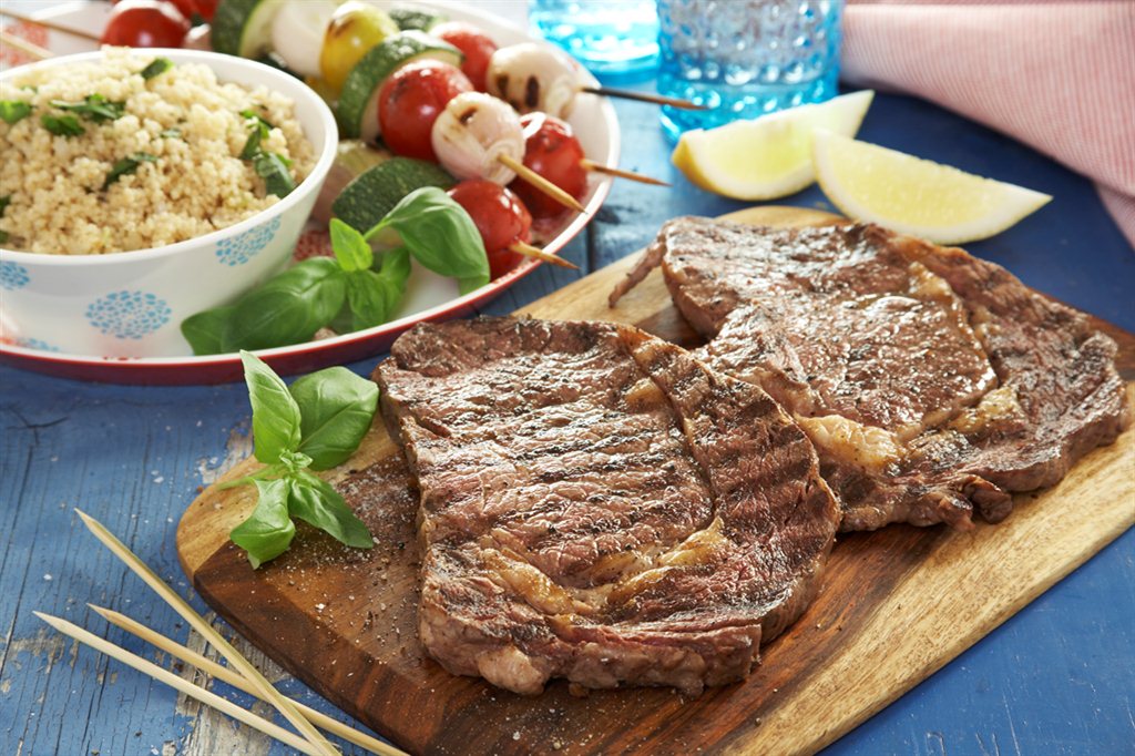 Entrecôte med grønnsakspyd og basilikumcouscous