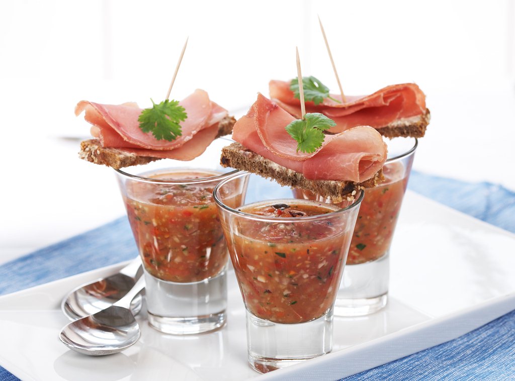 Gazpacho med toast og spekeskinke