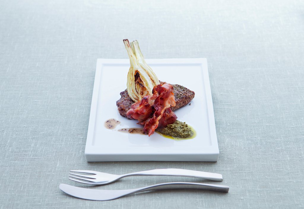 Urtepanert entrecôte med ovnsbakt fennikel 