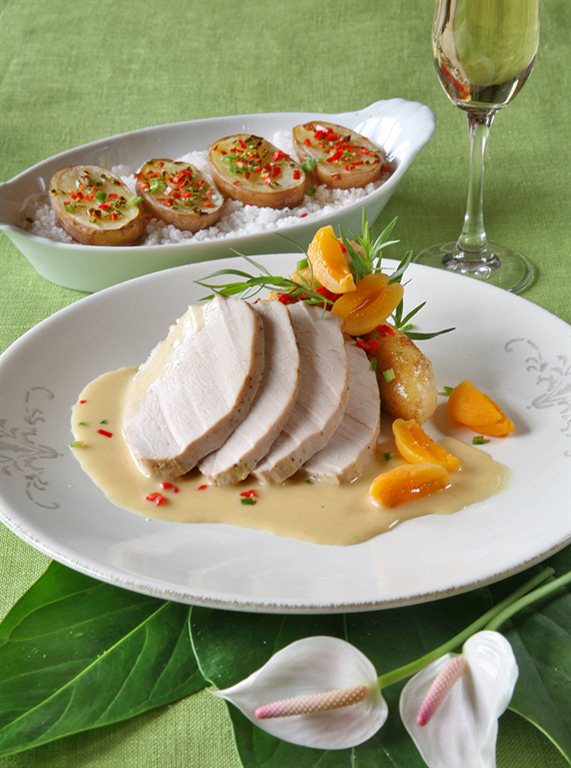 Stekt kalkunbryst med chilibakte mandelpoteter