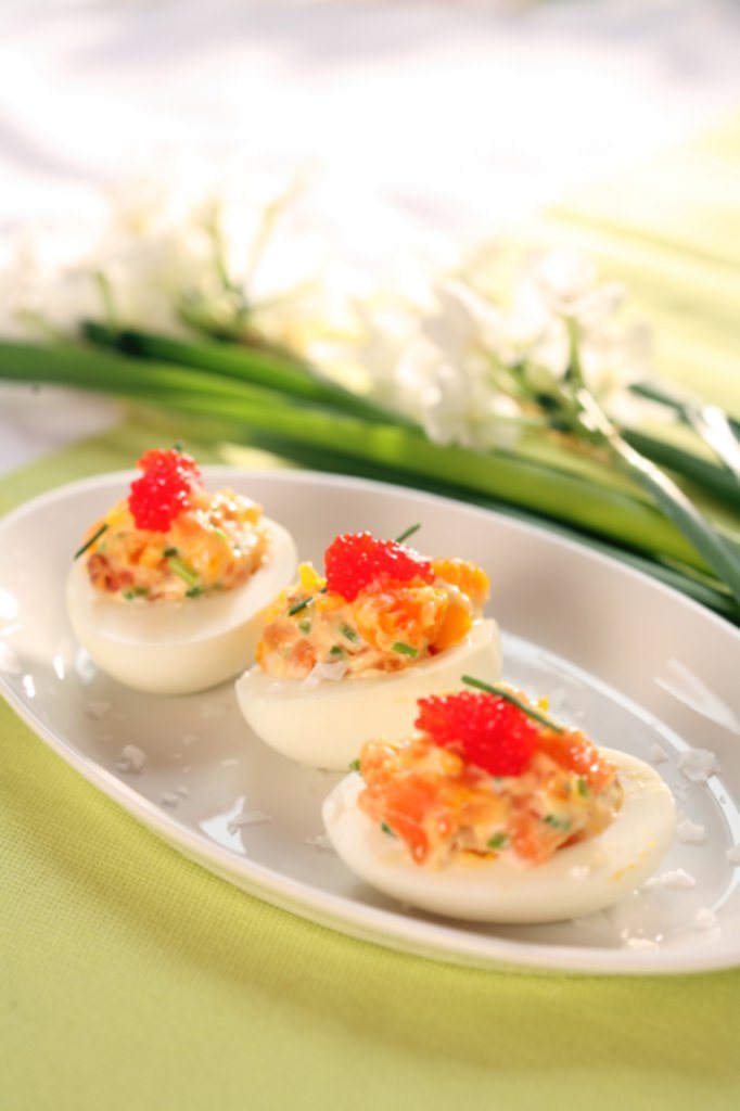 Egg med røkelaksfyll