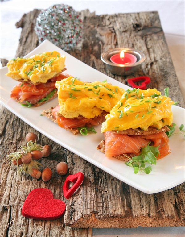 Røkelaks med eggerøre 