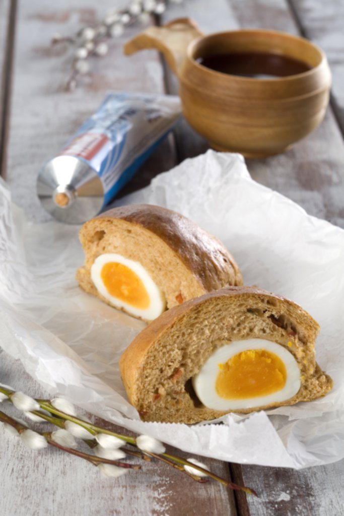 Rundstykker med innbakte egg 