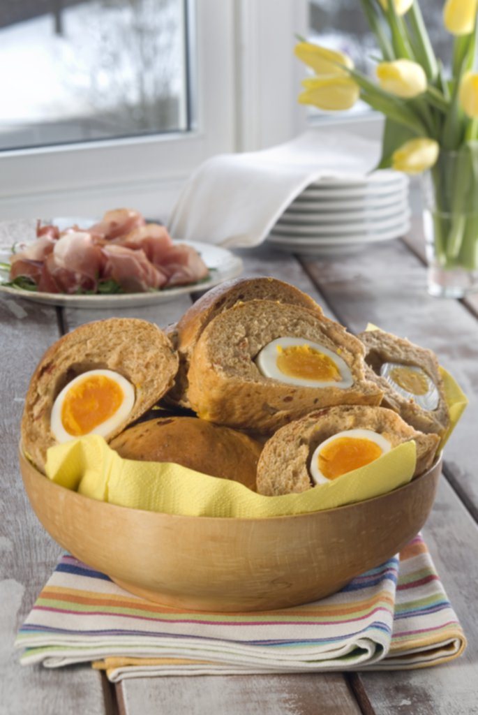 Rundstykker med innbakte egg 