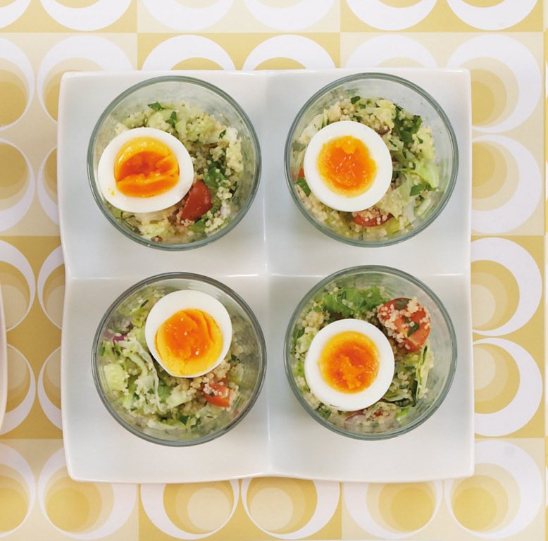 Egg på couscous-salat